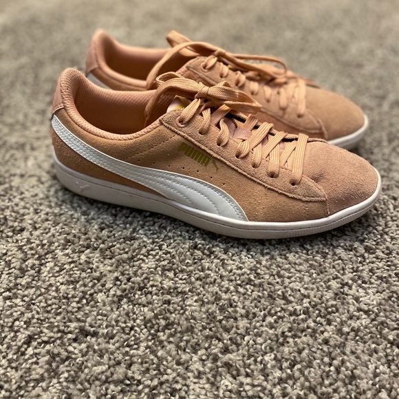 puma ladies suede shoe